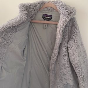 Patagonia Girl’s Size XS 5-6 Light Grey Super Soft Faux Fur Jacket.